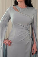 فستان ماكسي كيب بفتحة على الصدر لون أزرق فاتح