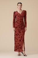 فستان برتقالي طويل مخمل