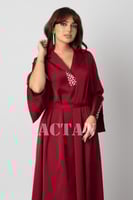 جلابية طويلة مزينة بلؤلؤ وكريستال لون عنابي