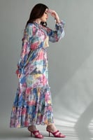 فستان كلوش مورد الياقه