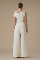 جمبسوت بكتف واحد وبنطال واسع