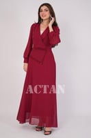 فستان طويل مزين بهدب لون عنابي