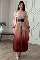 فستان بليسيه مموج اللون بحزام لون كوفي