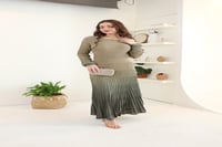 فستان طويل مموج بأكمام طويلة لون اخضر