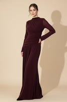 فستان طويل برغندي لامع بكسرات جانبية