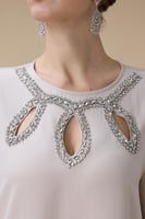 جلابية طويلة بيج بتطريز فضي