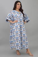 جلابيه بتصميم فراشه بطبعات لون ازرق