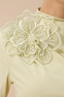 فستان طويل اخضر فاتح بتفصيل زهرة أنيق