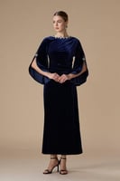 فستان كحلي طويل بأكمام كاب