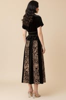 فستان ميدي مخملي بنقشة فهد مع حزام لف