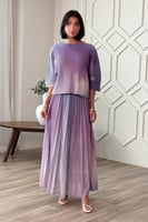 طقم تنورة وبلوزة بليسيه مموج