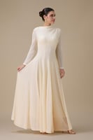 فستان طويل بيج بوشاح كتف