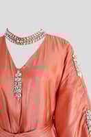 فستان بتصميم مقسم مطرز بكريستال لون برتقالي