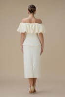 طقم سكري بتوب أوف شولدر مكشكش وتنورة ميدي مستقيمة