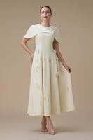 فستان سكري طويل بتفاصيل ورود بارزة