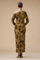 فستان اصفر مشجر بكتف واحد