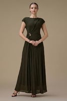 فستان طويل اخضر بتفصيلية جانبية