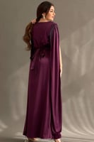 فستان ساتان ناعم بأكمام كاب لون موف