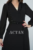 فستان طويل مزين بهدب لون اسود