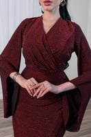 فستان ميدي بأكمام كيب لون أحمر