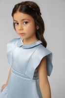 فستان بقصة منفوشة من التل