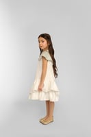 فستان بقطعة علوية وطبقتان من الكشكشة