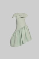 فستان بقصات غير متماثلة و زم منحني