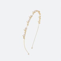 طوق مزين بلؤلؤ