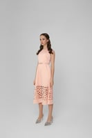 فستان مزين بقصات مفرغة