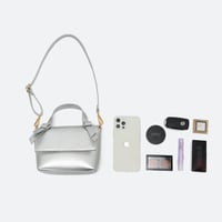 حقيبة يد بغطاء أمامي فضي