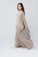 جلابية واسعة بتطريز