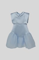 فستان بقصة منفوشة من التل