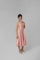 فستان كلوش مع تل ملتف على الرقبة