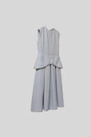 فستان كسرات بأطراف لؤلؤية