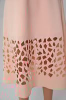 فستان مزين بقصات مفرغة