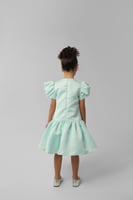 فستان بكم مميز من طبقتين وزم من الأسفل