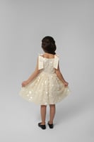 فستان ترتر مع فيونكات على الأكتاف