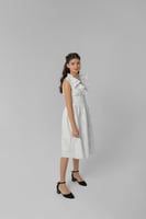 فستان بقماش مميز وكشكشة أمامية