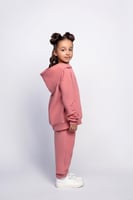 طقم هودي مشمشي بأكمام مزمومة وبنطال