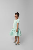 فستان بكم مميز من طبقتين وزم من الأسفل