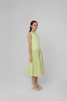 فستان مزموم بلون مميز