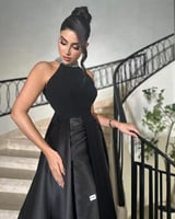 فستان سهرة بياقه كرستال لون اسود مع تفاصيل في الظه...