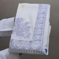 اشمغه كشميري بتصميم راقٍ تناسب جميع الوان الثيابات