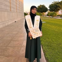 عبايه تخرج لون زيتي تطريز حسب الطلب 2025