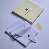 غتره بيضاء من BURBURRYساده 2026