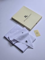 غتره بيضاء من BURBURRYساده 2026