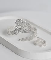 اسوارة الهبة طقم نسائي سوار وخاتم بالحروف 2025