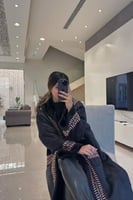 معطف شتوي شرقي طويل مطرز بأناقة