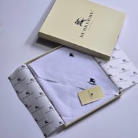 غتره بيضاء من BURBURRYساده 2026