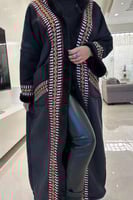 معطف شتوي شرقي طويل مطرز بأناقة